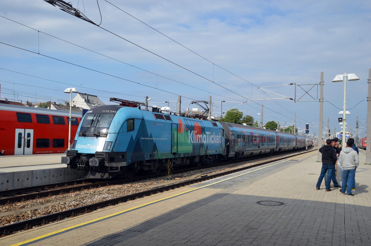 ÖBB und CD Railjet in Wien Meidling