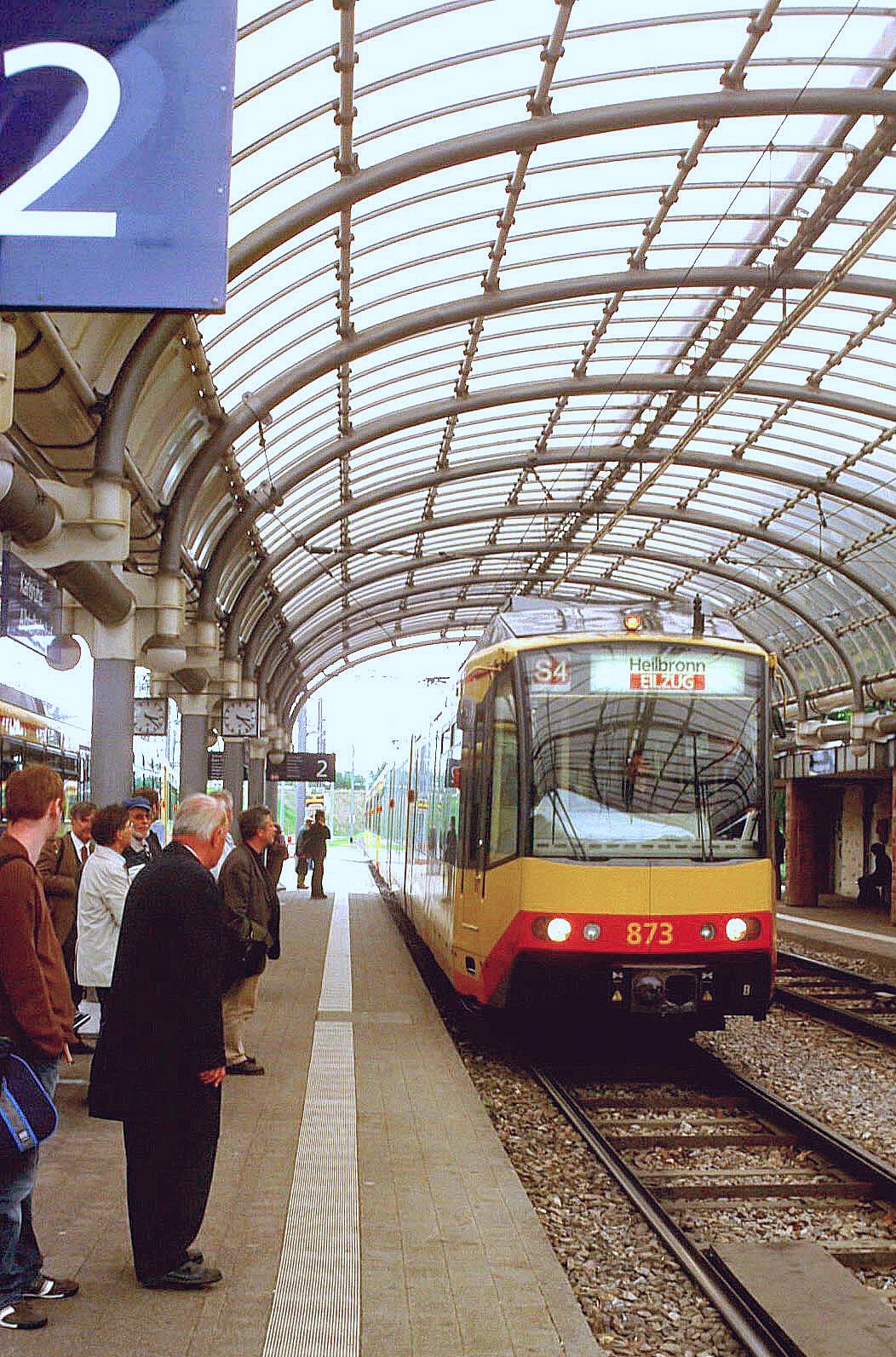 Karlsruhe Albtalbahnhof mit Regionalstadtbahn-Zweisystem-Triebwagen