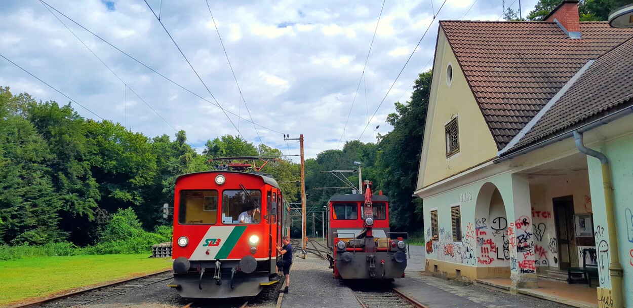 Vandalen in der Südost-Steiermark beschädigen Bahnhof Gnas