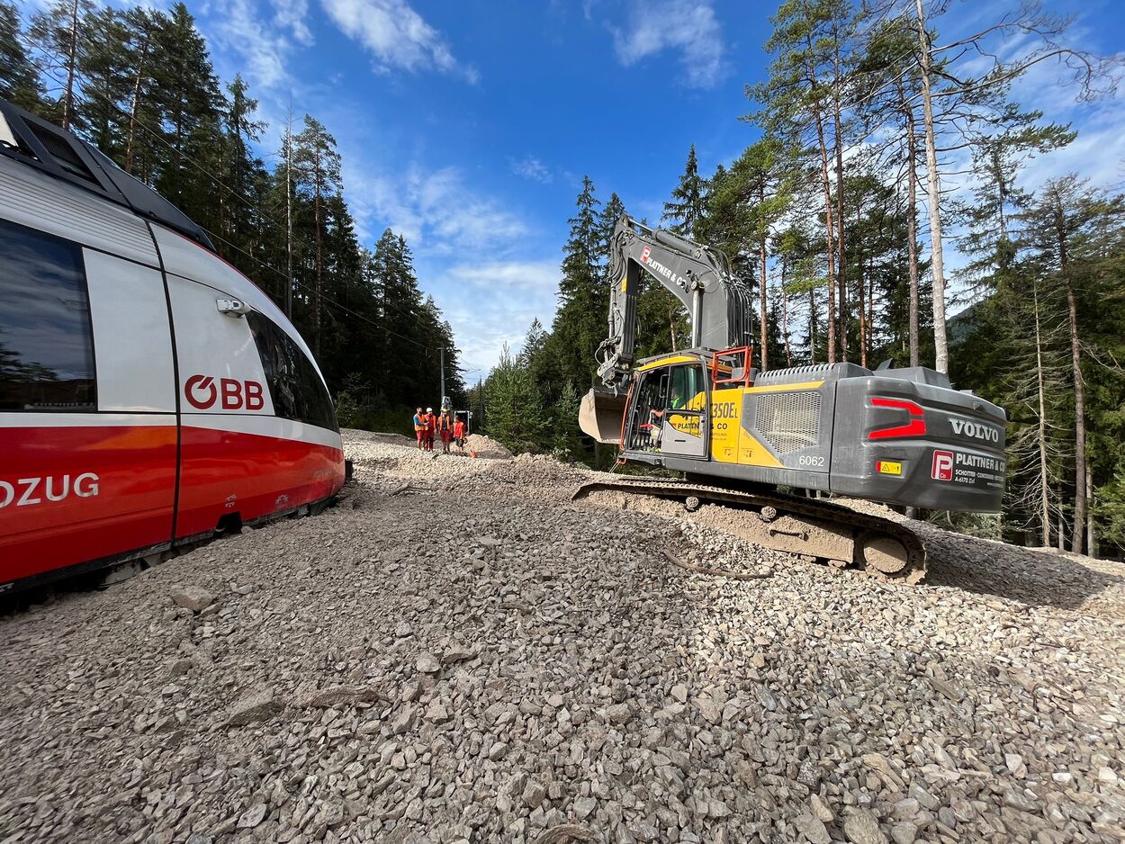Aufräumarbeiten nach Mure auf Karwendelbahn angelaufen, Strecke bis voraussichtlich Montagabend unterbrochen