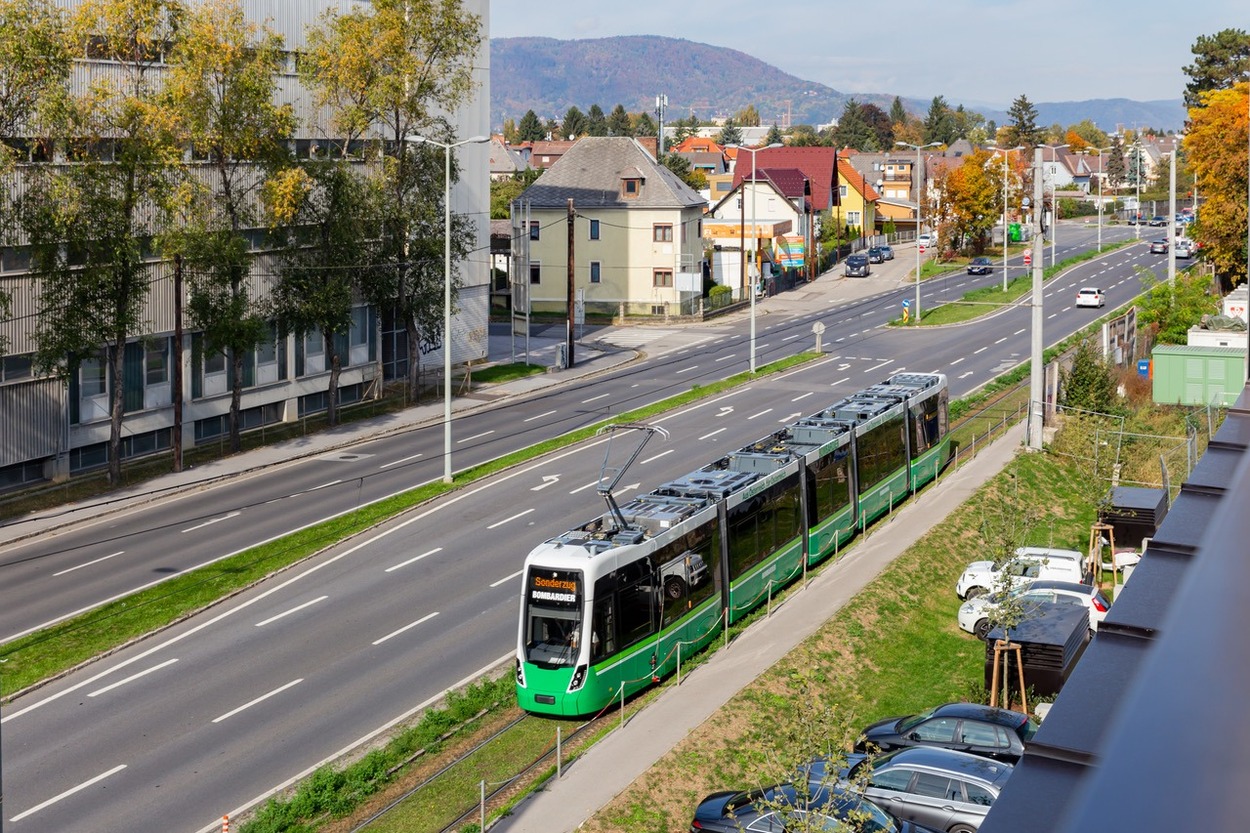 Wiener FLEXITY-Tram in Graz