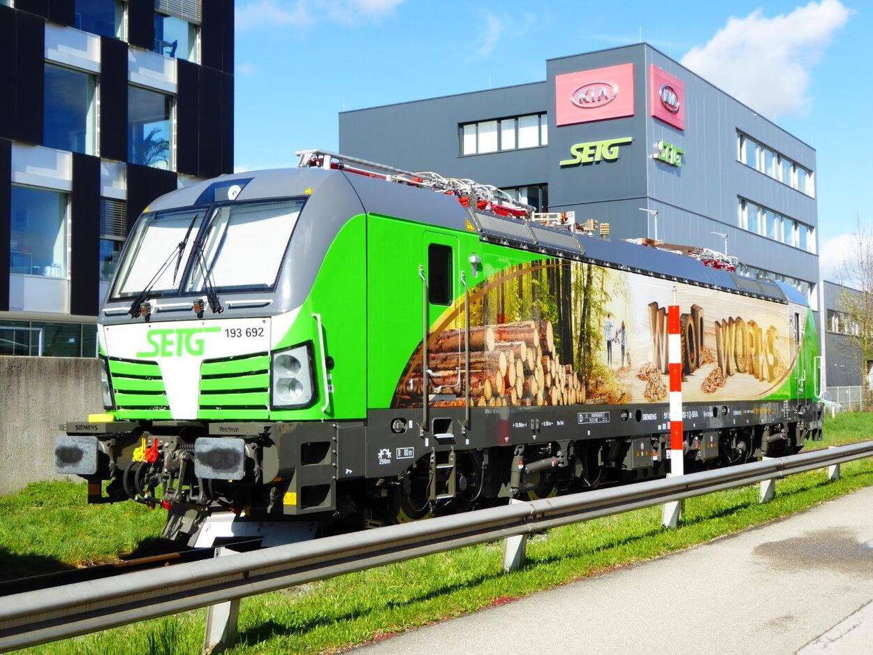 SETG präsentiert 2 neue VECTRON - Themenloks; aktueller denn je !!!